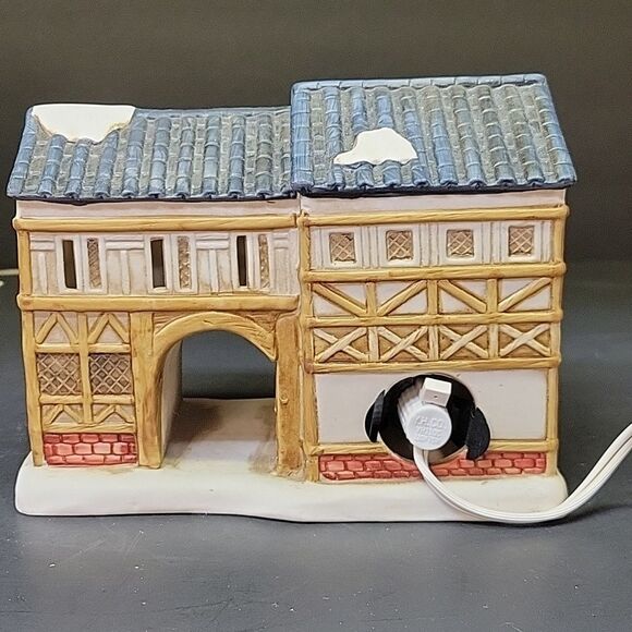 Lighted  1989 Brinns Dickens village Nicklebys Coach House - Picture 5 of 8